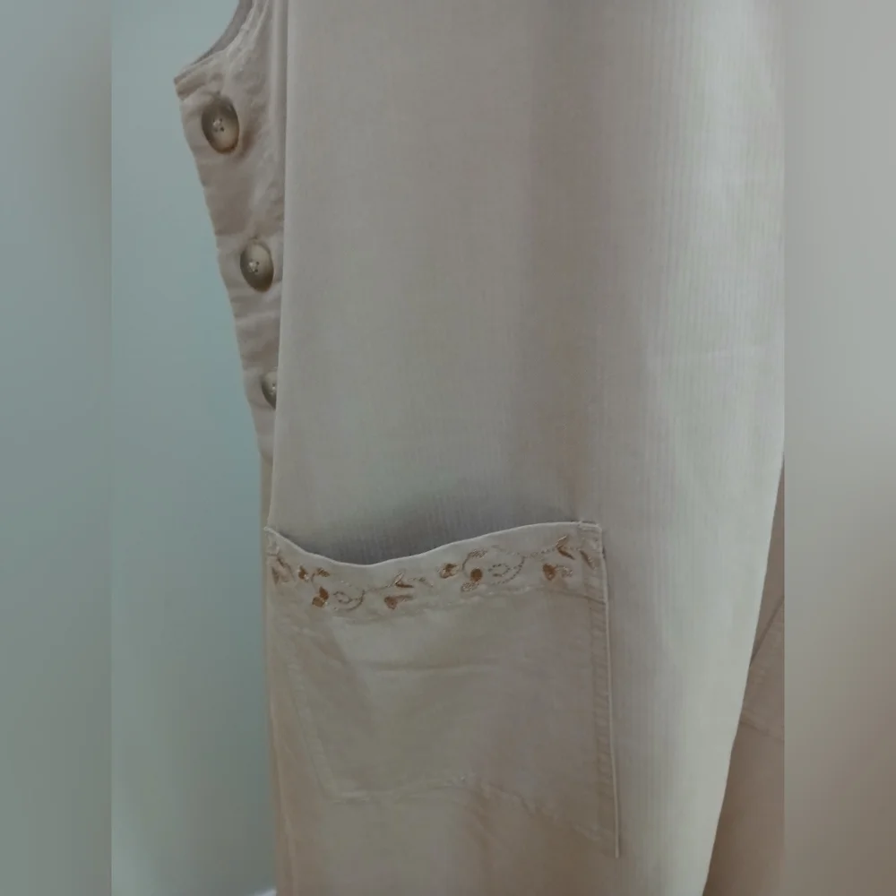 Beige Sleeveless Shift Dress with Pocket Detail - Picture 2 of 7